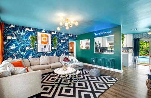Garden Isles Casa | Eccentric home with pool tiki hut & outdoor kitchen