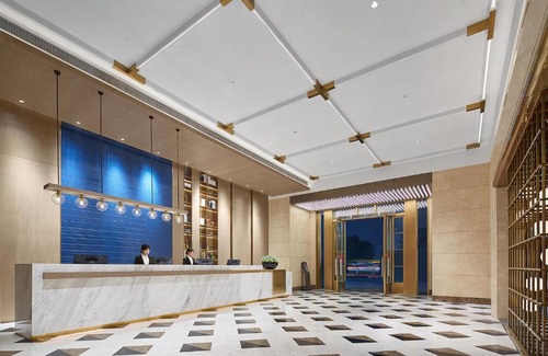 Haizhu Hotel | Echarm plus International Hotel Guangzhou Changgang Metro Station Branch - Free Shuttle Bus to Canton Fair Complex During Canton Fair Period