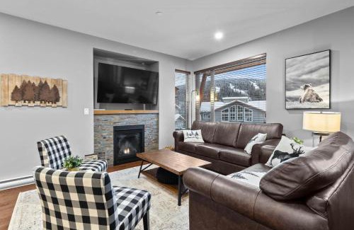 Sun Peaks Casa | Echo Landing #42 by Bear Country