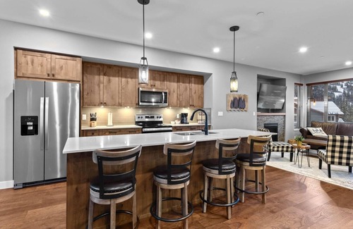 Sun Peaks Casa | Echo Landing #42 by Bear Country