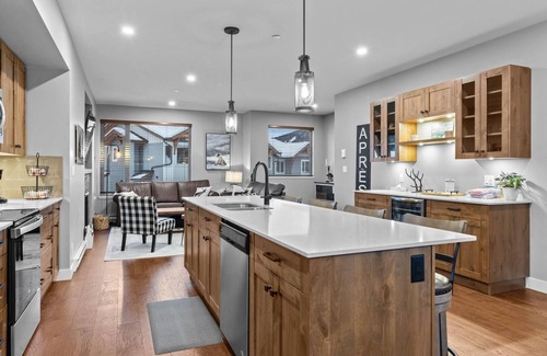 Sun Peaks Casa | Echo Landing #42 by Bear Country