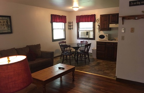 East Stroudsburg Cabaña | Echo Valley Cottages
