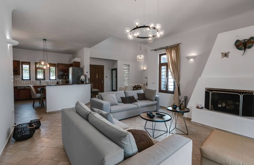 Kamari Villa | Echo Villa