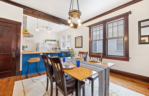 Cooper-Young Historic District Casa | Eclectic 2 Bed/1 Bath Near Cooper Young/Liberty Bowl with Clawfoot Tub!