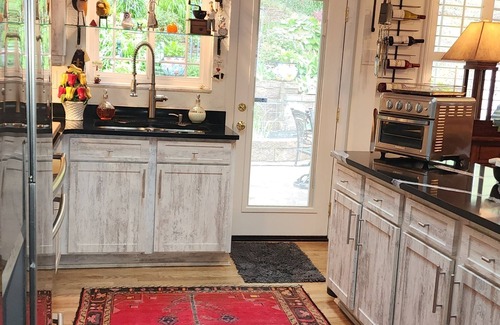 Brookline Casa | ECLECTIC ▪︎ 3 BDRM ▪︎ 3 BATH ▪︎ PATIO ▪︎ EV CHARGER ▪︎ GARAGE ▪︎ MIN TO DNTWN