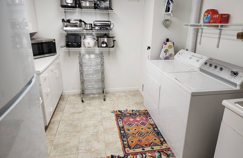 Brookline Casa | ECLECTIC ▪︎ 3 BDRM ▪︎ 3 BATH ▪︎ PATIO ▪︎ EV CHARGER ▪︎ GARAGE ▪︎ MIN TO DNTWN
