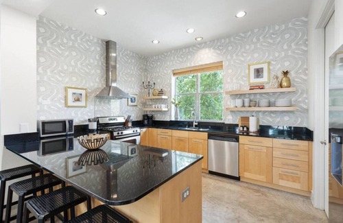 Fort Worth Casa | Eclectic 3-Story Townhouse - Central Location!