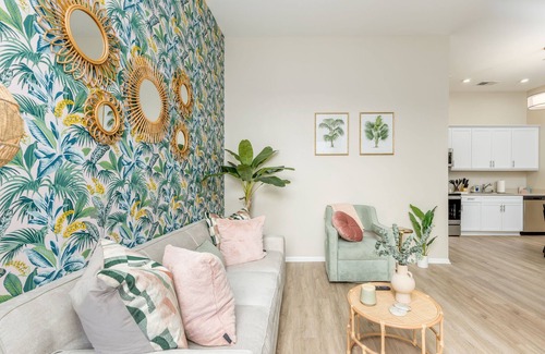 North Park Apartamento | Eclectic : 65” TVs : Fast Wi-Fi : Parking : Pets : Bohemian
