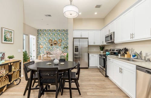 North Park Apartamento | Eclectic : 65” TVs : Fast Wi-Fi : Parking : Pets : Bohemian