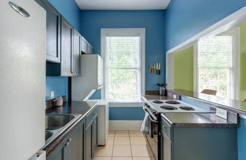 Savannah Victorian District Condominio | Eclectic Abode, Funky | Fun | Dog-Friendly!