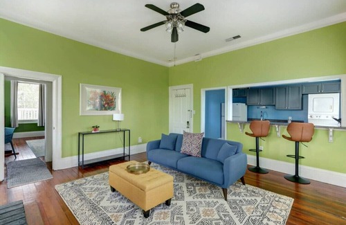 Savannah Victorian District Condominio | Eclectic Abode, Funky | Fun | Dog-Friendly!