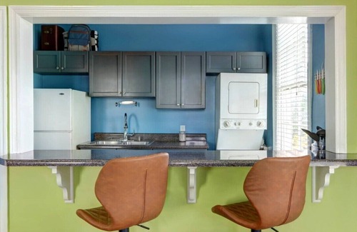 Savannah Victorian District Condominio | Eclectic Abode, Funky | Fun | Dog-Friendly!