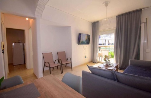 Porto Rafti Apartamento | Eclectic Apartment with Stunning Seaview