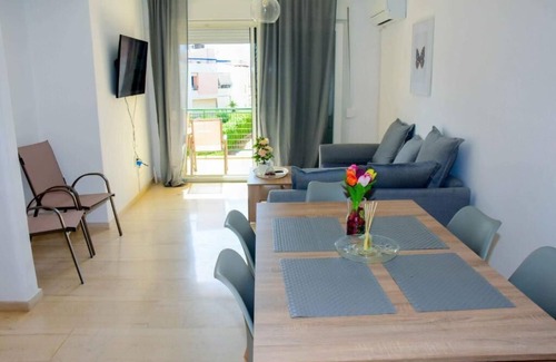 Porto Rafti Apartamento | Eclectic Apartment with Stunning Seaview