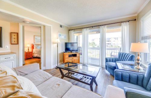 Morehead City Apartamento | Eclectic Atlantic Beach Condo with Amenity Access!