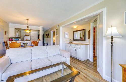 Morehead City Apartamento | Eclectic Atlantic Beach Condo with Amenity Access!