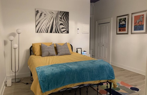 Mount Vernon Apartamento | Eclectic, Bold, & Cozy 1-Bedroom Apartment in Artsy Neighborhood