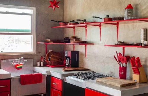 Ensenada Apartamento | Eclectic Cliffside Den with Hanging Living Area