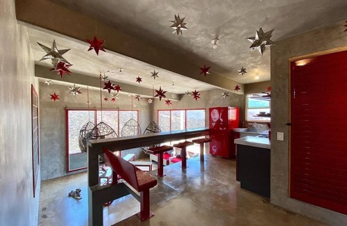 Ensenada Apartamento | Eclectic Cliffside Den with Hanging Living Area
