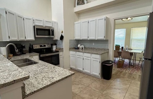 Euless Casa | Eclectic Enclave - DFW Airport