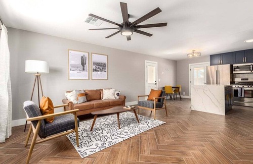 New Papago Parkway Casa | Eclectic Escape Pool, Murals & Outdoor Fun | Sleeps 6