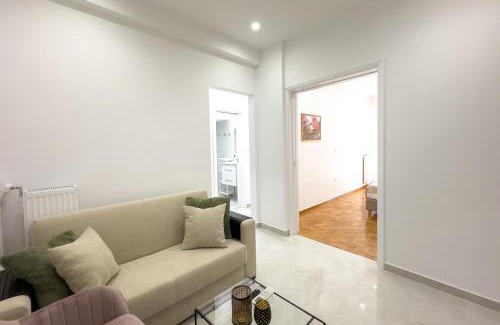 Vyronas Apartamento | Eclectic Moonstone apartment in Athens