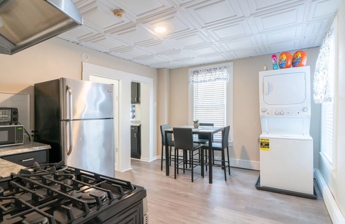 Meriden Apartamento | Eclectic newly renovated 2Br apartment