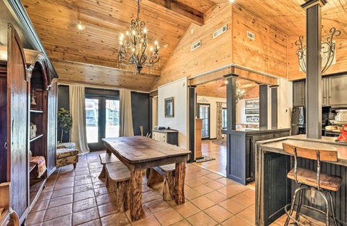 Eureka Springs Historic District Cabaña | Eclectic 'Osage Cottage' in Historic District