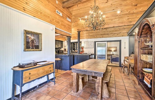 Eureka Springs Historic District Casa | Eclectic Osage Cottage in Historic District