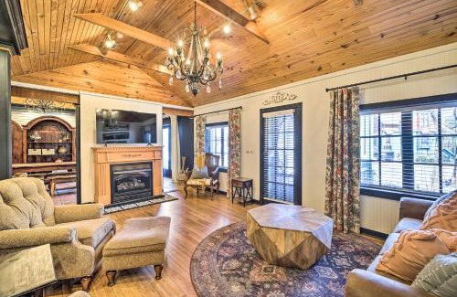 Eureka Springs Historic District Casa | Eclectic Osage Cottage in Historic District