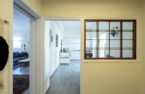 Tel Aviv City Center Apartamento | Eclectic Rabin Square Apt by Sea N' Rent