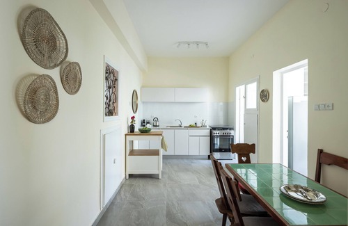 Tel Aviv City Center Apartamento | Eclectic Rabin Square Apt by Sea N' Rent