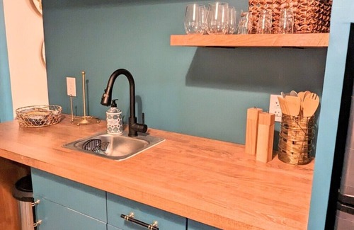 Elizabeth City Apartamento | Eclectic Riverfront Apartment in Downtown Elizabeth City, NC.