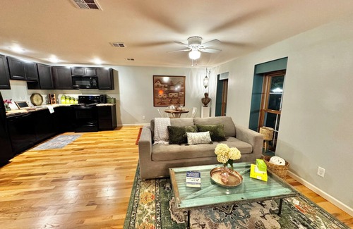 La Crosse Apartamento | Eclectic Unique Cozy 1-bedroom apartment with WiFi, AC in charming La Crosse