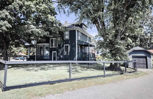 Jeffersonville - Clarksville Casa | Eclectic & Unique Historic Home
