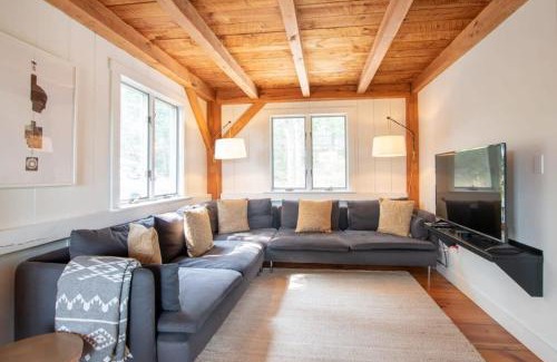 Wellfleet Casa | Eclectic Wellfleet Style Home near Lt Island