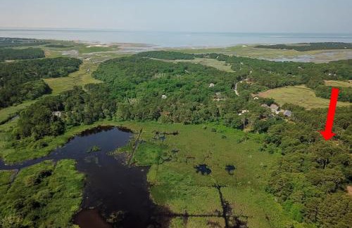 Wellfleet Casa | Eclectic Wellfleet Style Home near Lt Island
