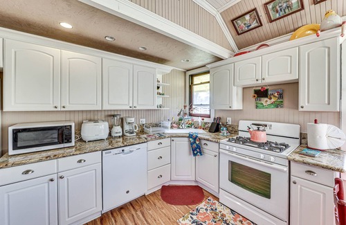 Wildomar Casa | Eclectic Wildomar Home: 6 Mi to Santa Rosa Plateau