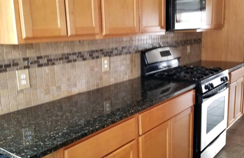 East Irondequoit Casa | Eclipse Glamping Here! 3 Bedroom. 2 Full Bath. Kids. Pets. Clean, Safe, Fun!
