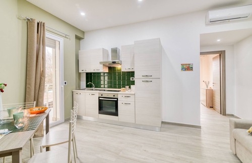 Agnone Bagni Apartamento | Eclisse House Few Steps From The Sea, Augusta, Italy