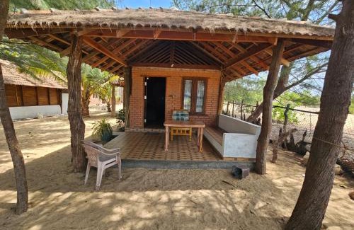 Pottuvil Division 2 Hotel | Eco Beach Resort
