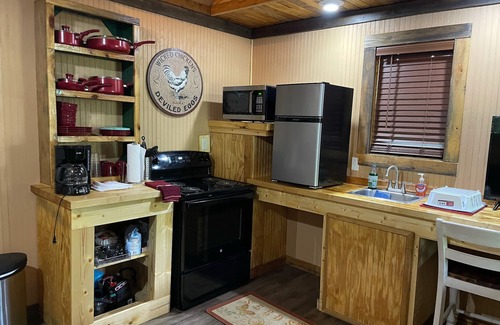 Elizabethtown Cabina | Eco Cabin by River-Extensive Decking Areas, Private Pier, Private Floating Dock