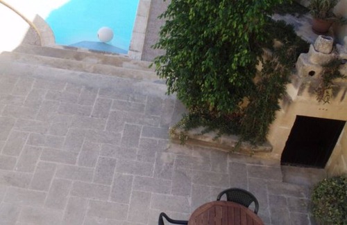 Xewkija Casa | Casa de campo del siglo XVII con certificación ecológica con una gran piscina privada y jardín