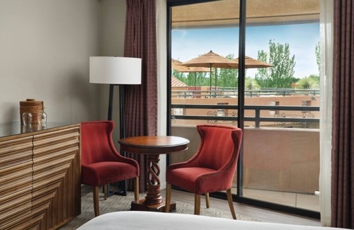West Sedona Hotel | Eco-Friendly Comfort: Room with a Balcony & Soaking Tub