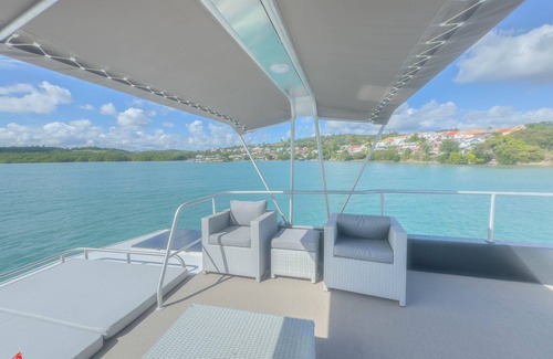 Tartane Alquiler De Eote | Eco-friendly, designer houseboat lodge in Pointe du Bout (Trois Ilets).
