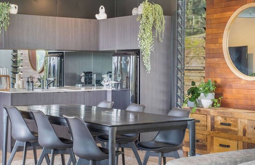 Alice Casa | Eco-Friendly Luxury Riverside Escape with Panoramic Views