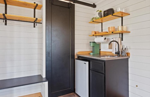 Camas Casa | Eco Friendly Tiny Container Home Retreat