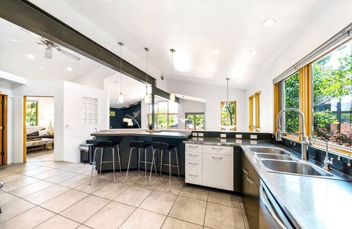 Durango Casa | Eco-Friendly, Walk to River/Mountain Trail - King Beds - AC - Near Downtown