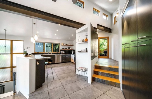 Durango Casa | Eco-Friendly, Walk to River/Mountain Trail - King Beds - AC - Near Downtown