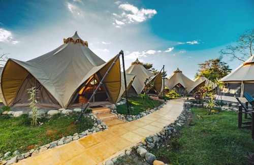 Dominical Alquiler De RV | Eco Luxe Glamping Nest #12 - King Bed at Holos